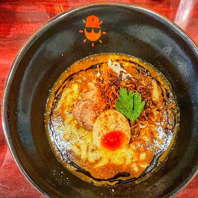 スパイスで笑顔に 総持寺本店